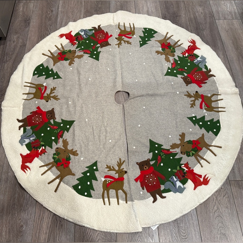 Crate&Barrel 52" Wool Holiday Critter Animal Tree Skirt - Like New!